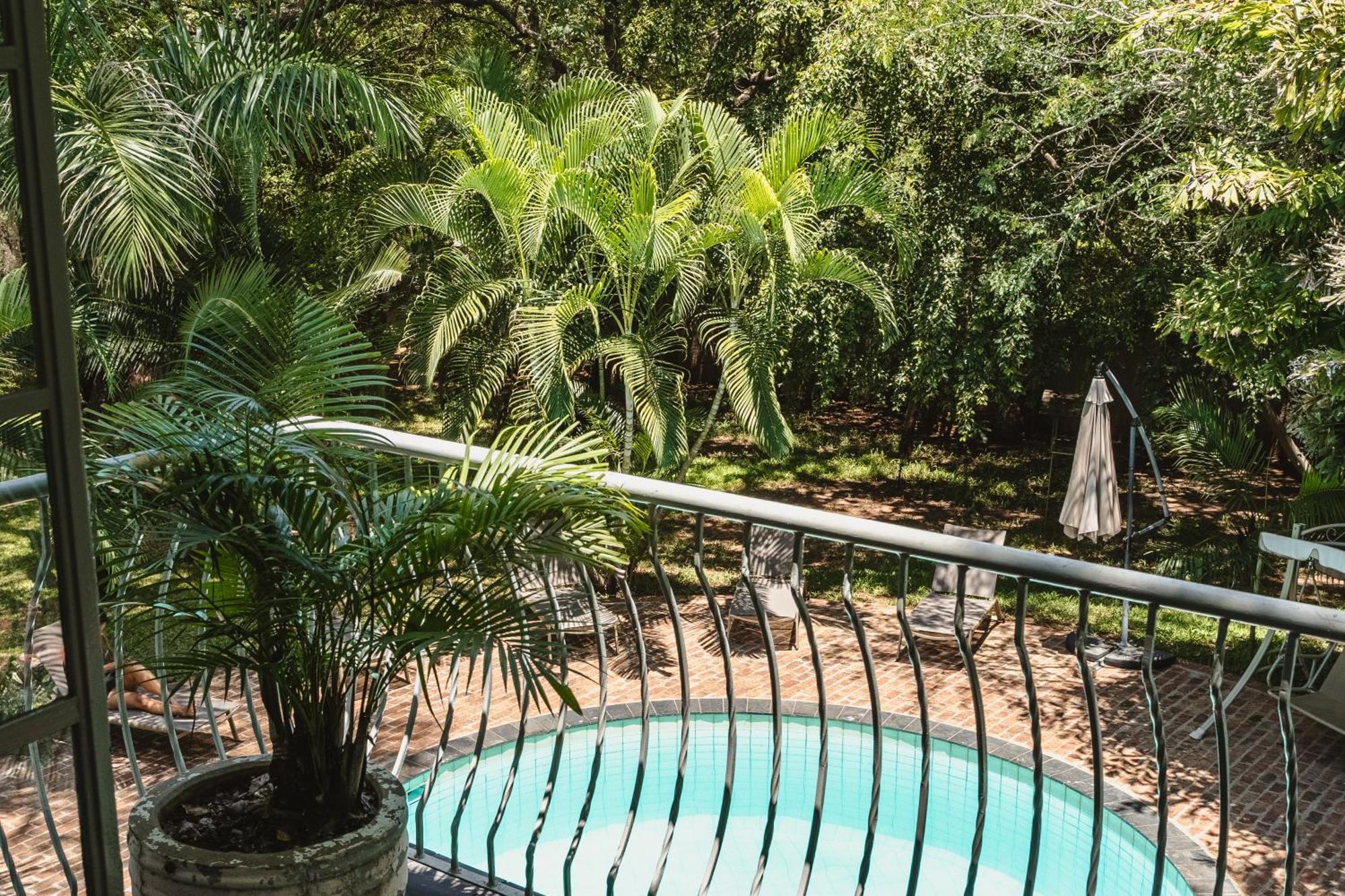 Jacaranda Lodge Victoria Falls Exterior photo